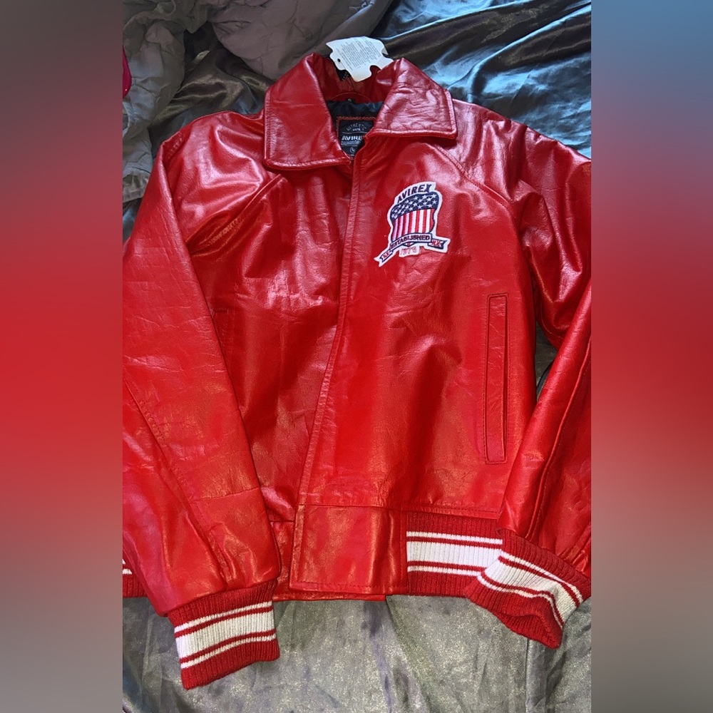Size Small … I am 5’7 155 lbs and jacket fits me just right